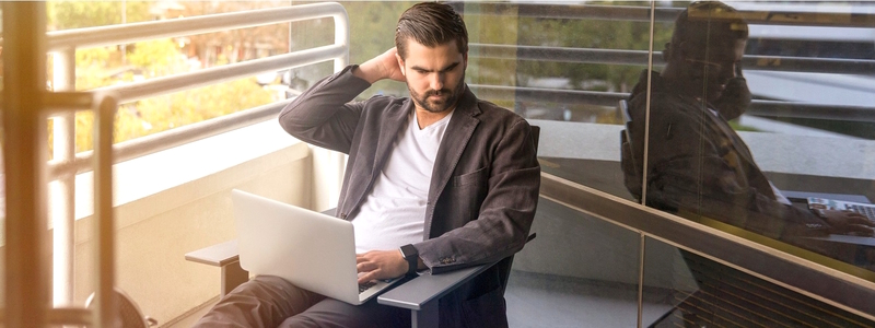 Les employés travaillent à distance plutôt qu'au bureau