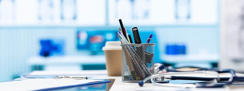 Les différences entre caisses publiques et privées