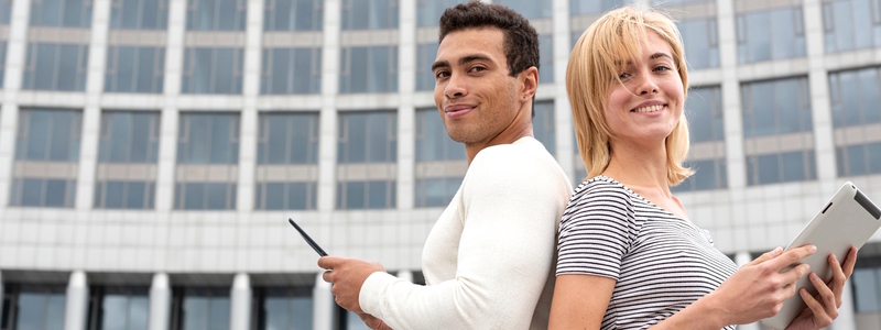 Unterschiede zwischen Männern und Frauen sowie öffentlichem und privatem Sektor