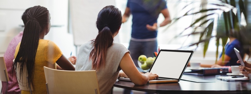 Virtuelle Trainings und Präsenztreffen kombinieren
