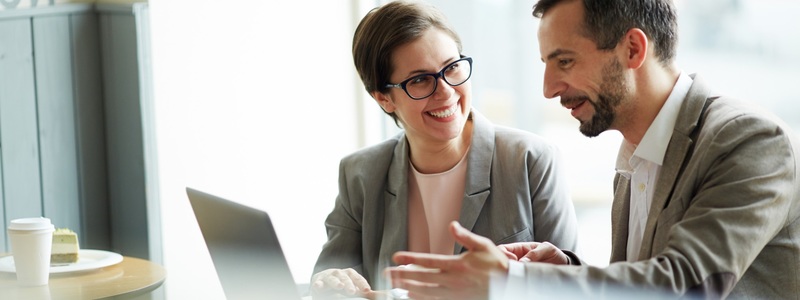 Einschätzung von Ausbildung, Erfahrung und Referenzen