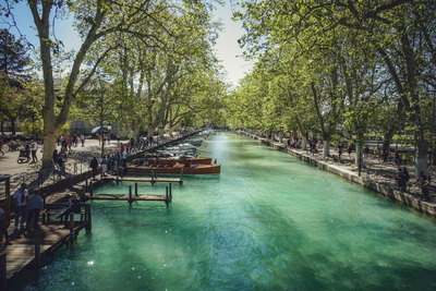 Die gefragtesten Berufe in Annecy: Chancen für Fachkräfte in den französischen Alpen
