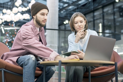 Culture start-up : quand Paris centralise et Berlin décentralise