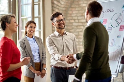 Recruter un commercial en Allemagne : 10 conseils essentiels