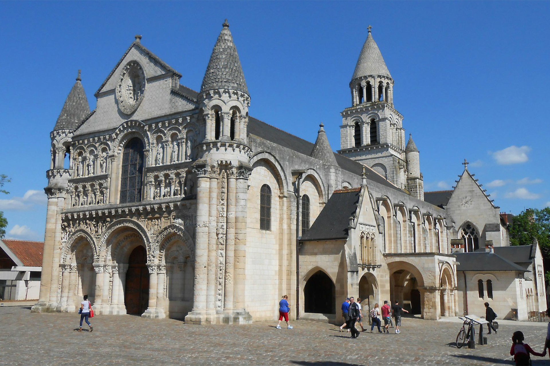 Die gefragtesten Berufe in Poitiers: Chancen für deutsche Fachkräfte